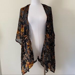 Floral mesh shawl